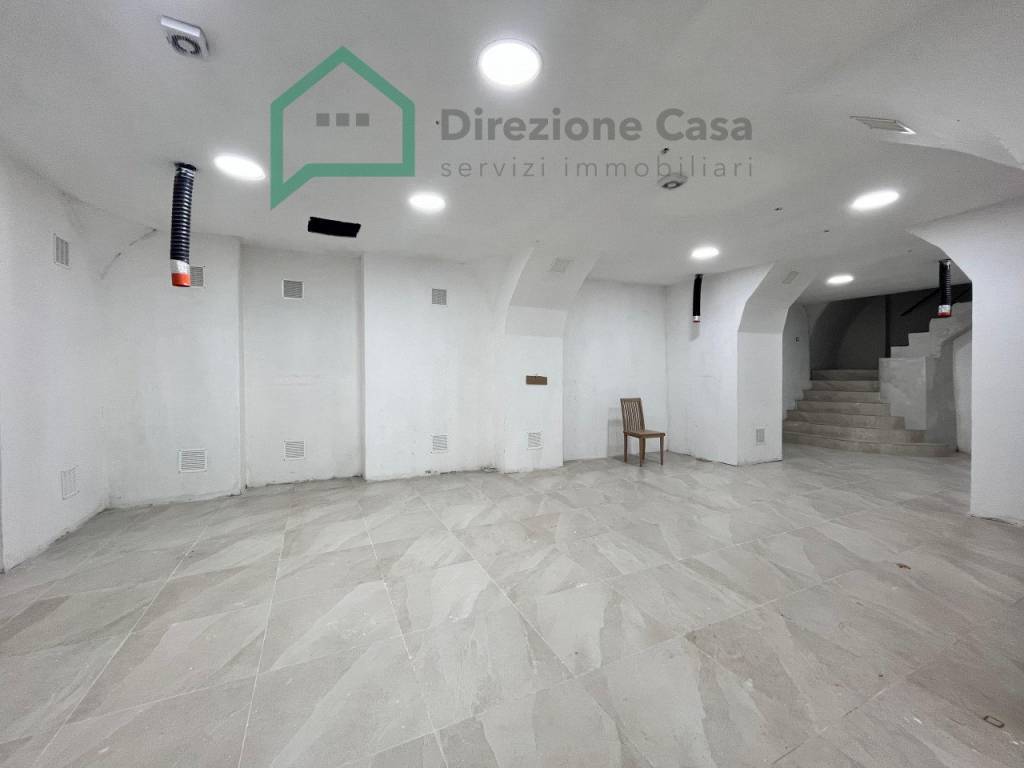 locale di sgombero in vendita a Napoli