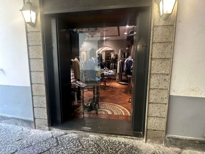 negozio in vendita a Napoli in zona Chiaia