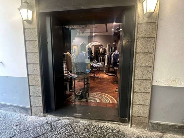 negozio in vendita a Napoli in zona Chiaia