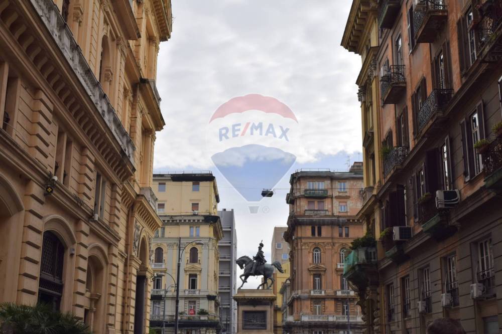 appartamento in vendita a Napoli in zona Porto