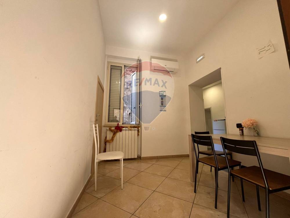 appartamento in vendita a Napoli in zona Porto