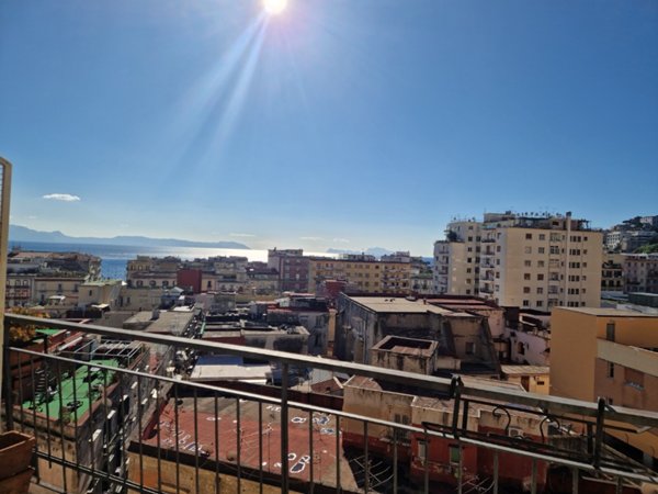 appartamento in vendita a Napoli in zona Chiaia