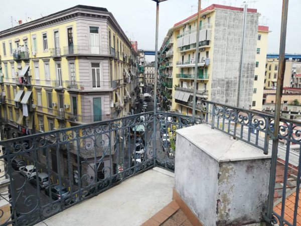 appartamento in vendita a Napoli in zona San Carlo all'Arena