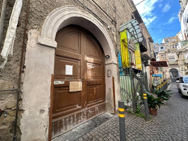 locale commerciale in vendita a Napoli