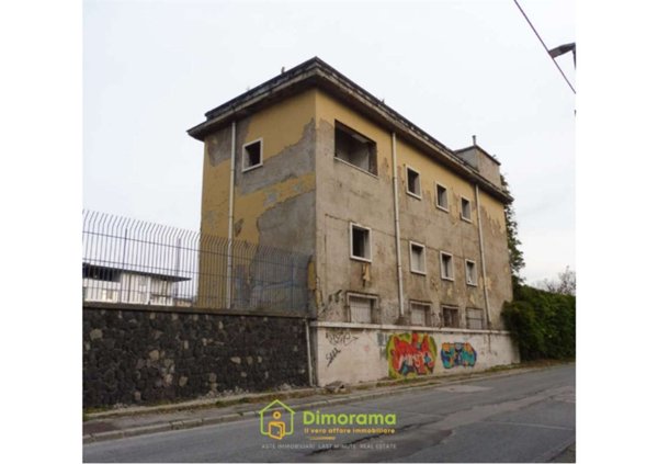 ufficio in vendita a Napoli in zona Barra