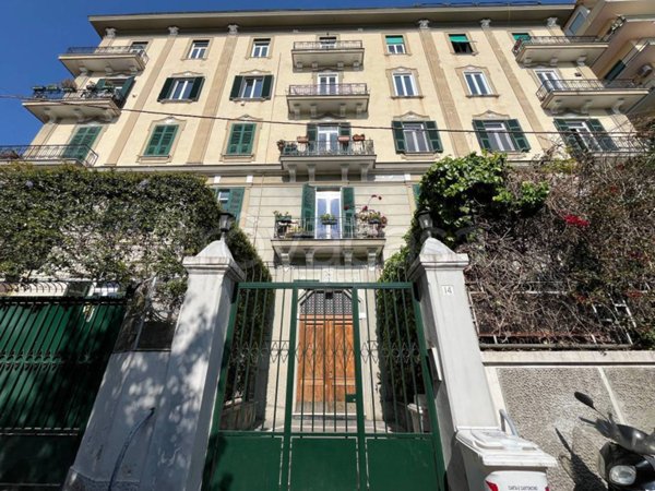 appartamento in vendita a Napoli in zona Chiaia