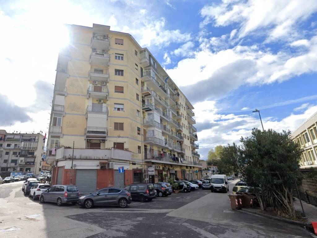 appartamento in vendita a Napoli in zona Barra