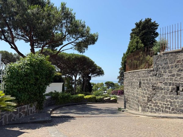 appartamento in vendita a Napoli in zona Posillipo