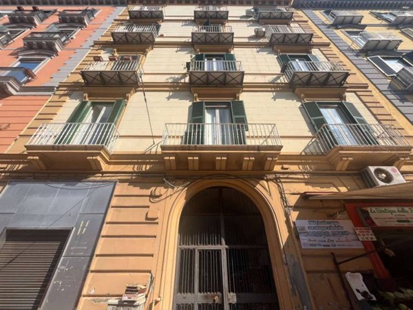 appartamento in vendita a Napoli in zona Chiaia