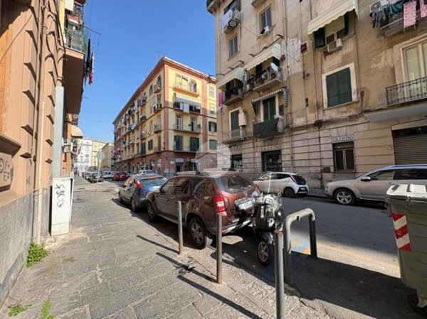 locale commerciale in vendita a Napoli