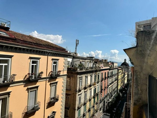 appartamento in vendita a Napoli in zona Pendino / San Giuseppe