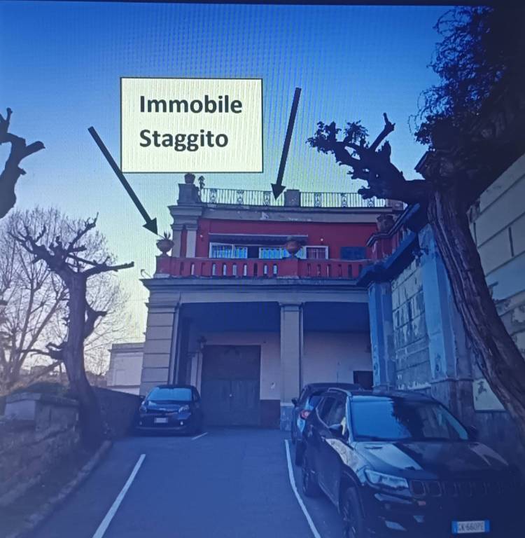 appartamento in vendita a Napoli in zona Chiaia