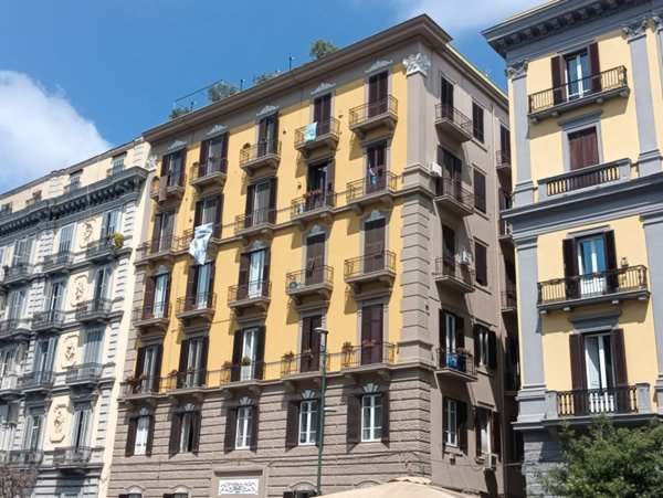 appartamento in vendita a Napoli in zona Chiaia