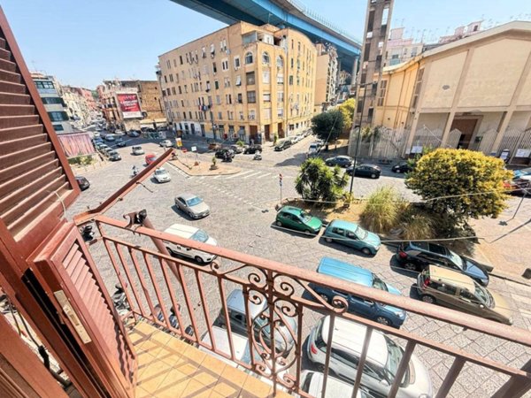 appartamento in vendita a Napoli in zona San Carlo all'Arena