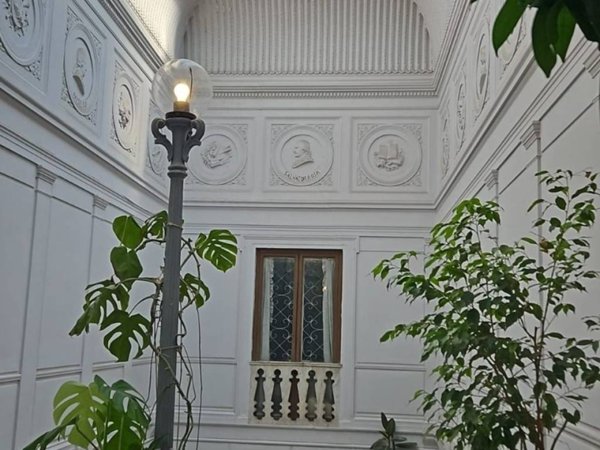 appartamento in vendita a Napoli in zona Chiaia