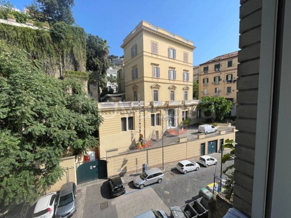 appartamento in vendita a Napoli in zona Chiaia