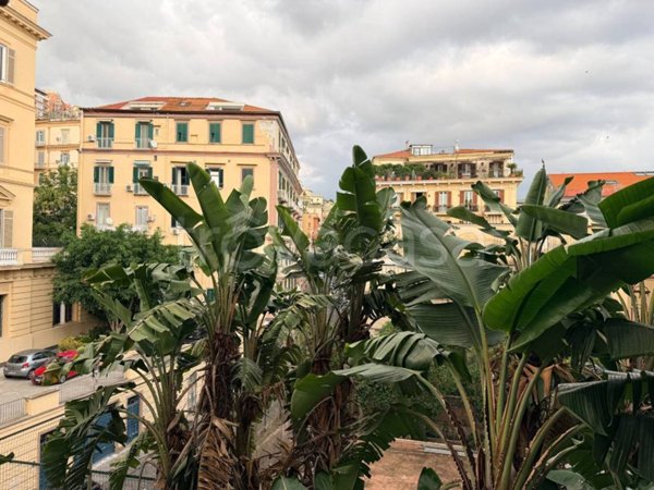 appartamento in vendita a Napoli in zona Chiaia