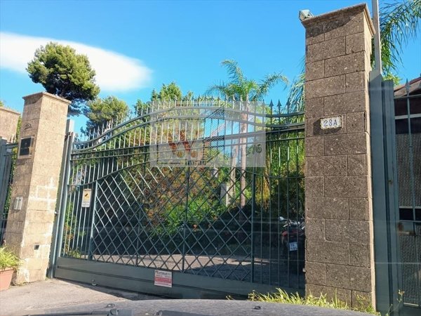 casa indipendente in vendita a Napoli in zona Capodimonte / Colli Aminei