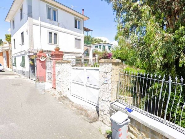 appartamento in vendita a Napoli in zona Posillipo