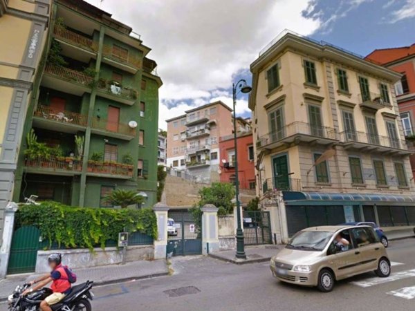 appartamento in vendita a Napoli in zona Chiaia