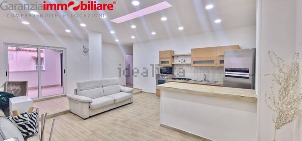 appartamento in vendita a Napoli in zona San Carlo all'Arena