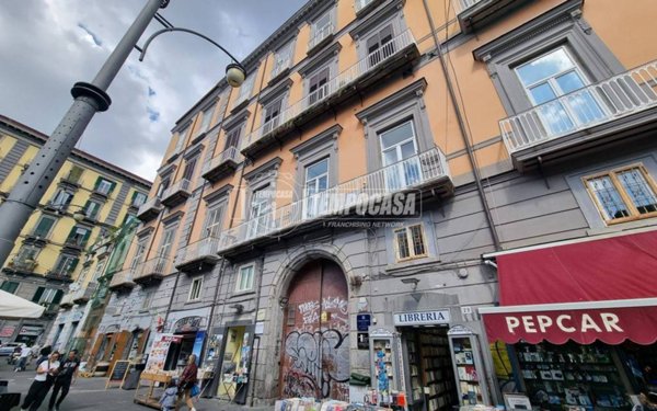 appartamento in vendita a Napoli in zona Centro Antico