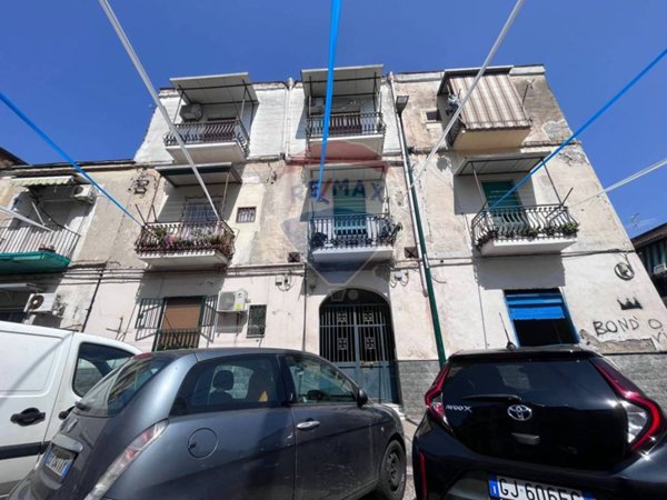 negozio in vendita a Napoli in zona Secondigliano