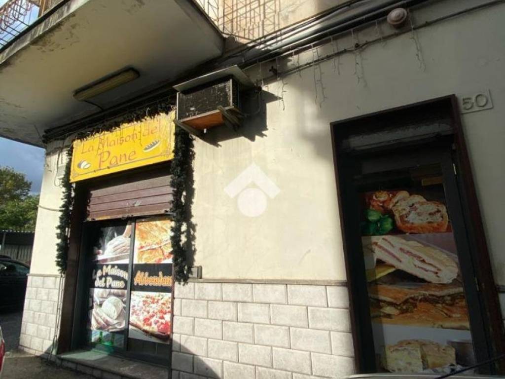 negozio in vendita a Napoli in zona Capodichino