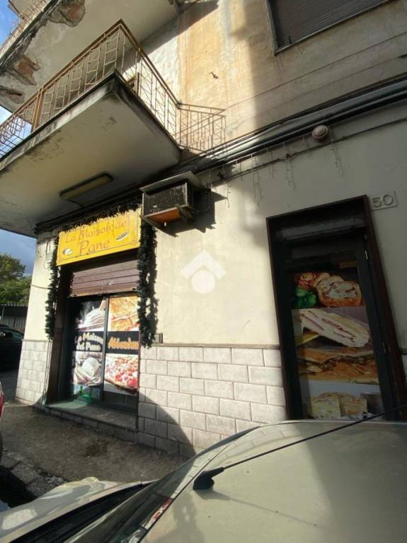 negozio in vendita a Napoli in zona Secondigliano
