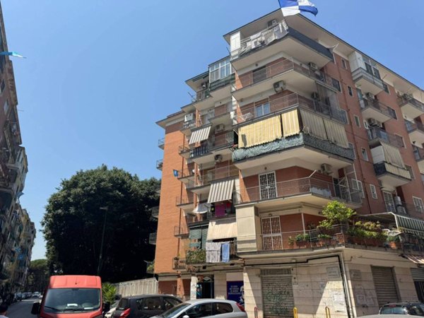 negozio in vendita a Napoli in zona Capodichino