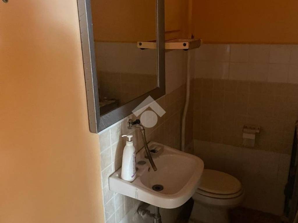 negozio in vendita a Napoli in zona Secondigliano