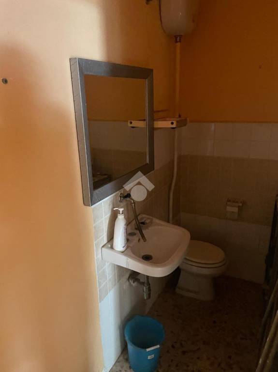 negozio in vendita a Napoli in zona Secondigliano