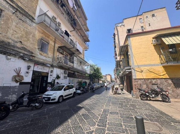 appartamento in vendita a Napoli in zona Pendino / San Giuseppe
