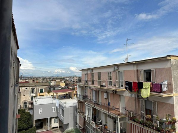 appartamento in vendita a Napoli in zona Barra