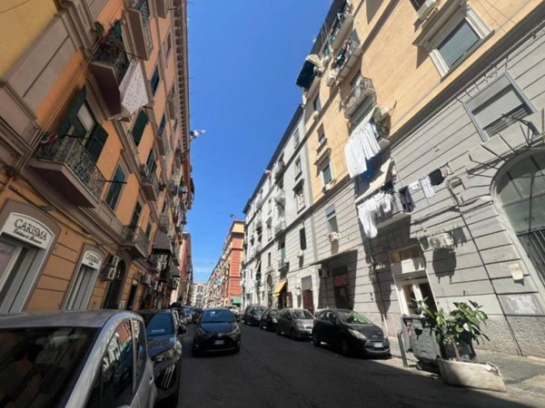 locale commerciale in vendita a Napoli
