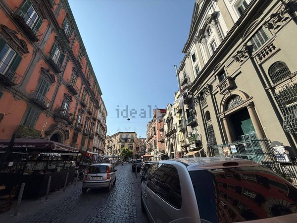 appartamento in vendita a Napoli in zona San Carlo all'Arena