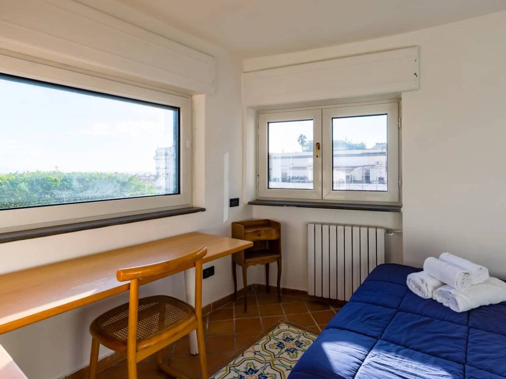 appartamento in vendita a Napoli in zona Chiaia