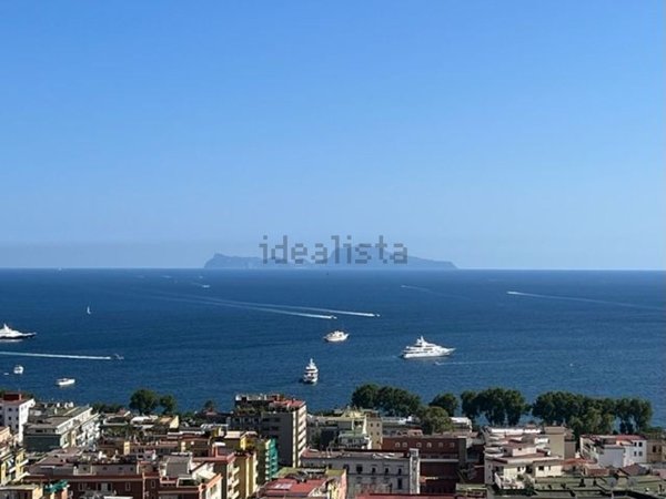 appartamento in vendita a Napoli in zona Chiaia