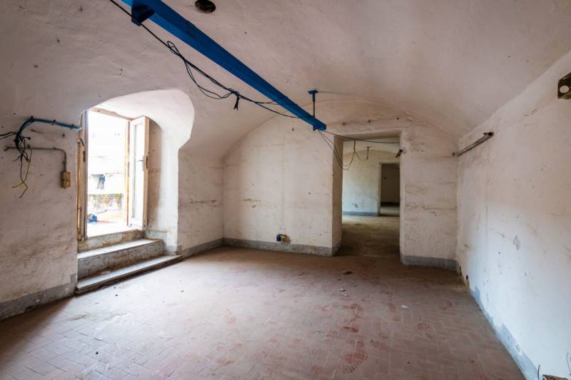 negozio in vendita a Napoli in zona Pendino / San Giuseppe