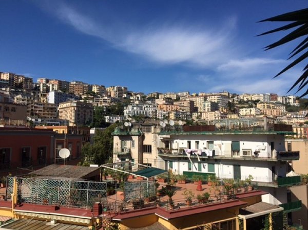 appartamento in vendita a Napoli in zona Chiaia