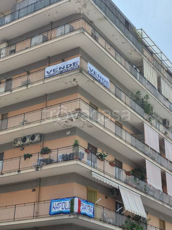 quadrivano in vendita a Napoli in zona Fuorigrotta