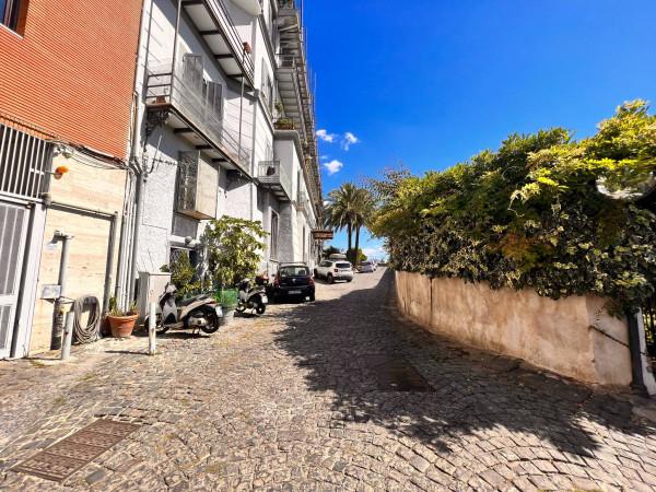 appartamento in vendita a Napoli in zona Chiaia