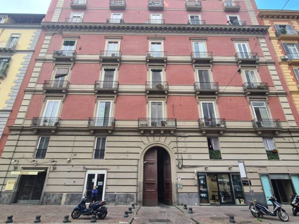 appartamento in vendita a Napoli in zona Chiaia
