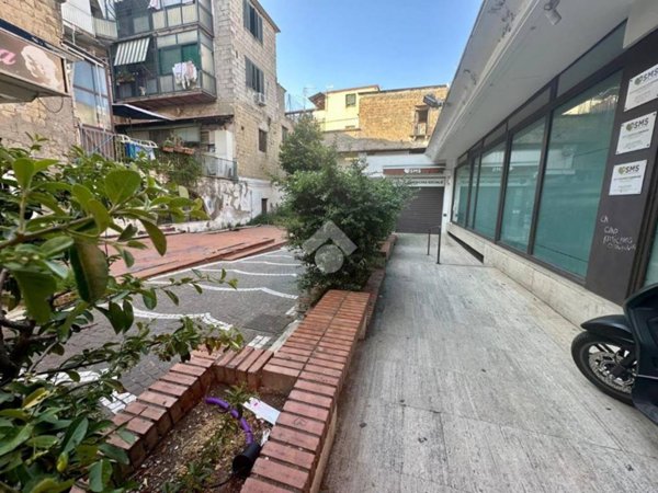 negozio in vendita a Napoli in zona Miano