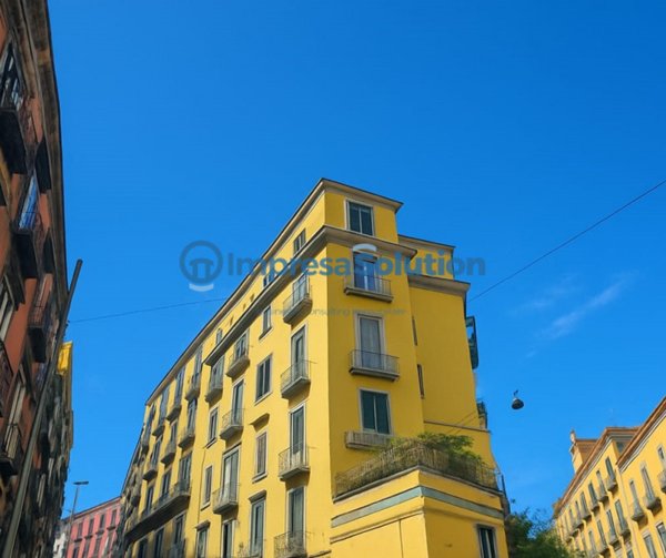 negozio in vendita a Napoli in zona Stella