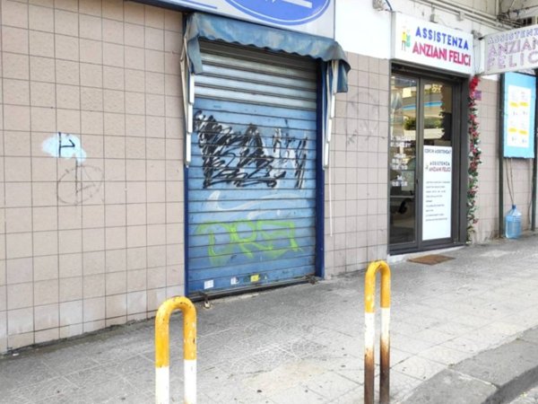 negozio in vendita a Napoli in zona Camaldoli