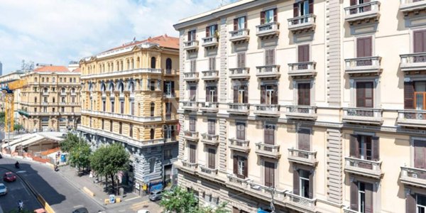 appartamento in vendita a Napoli in zona Chiaia