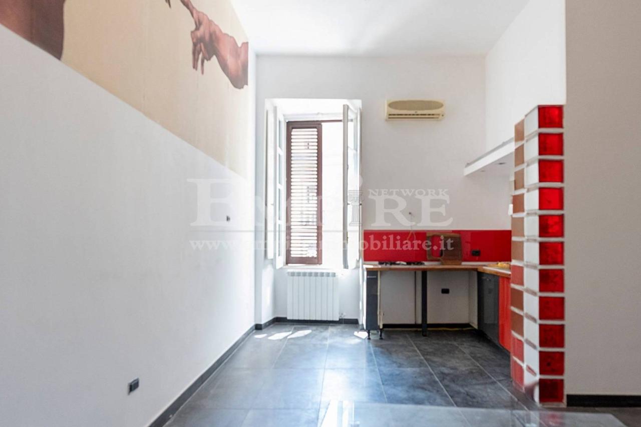 appartamento in vendita a Napoli in zona Chiaia