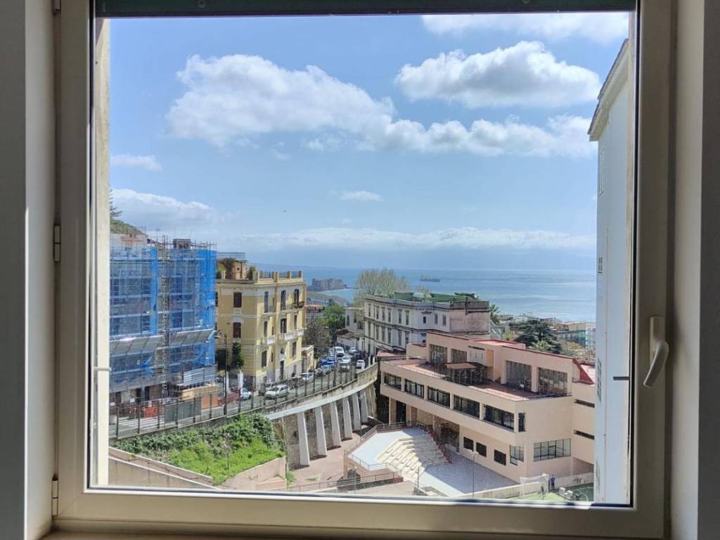 appartamento in vendita a Napoli in zona Chiaia