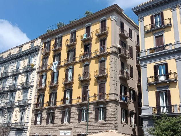 appartamento in vendita a Napoli in zona Chiaia